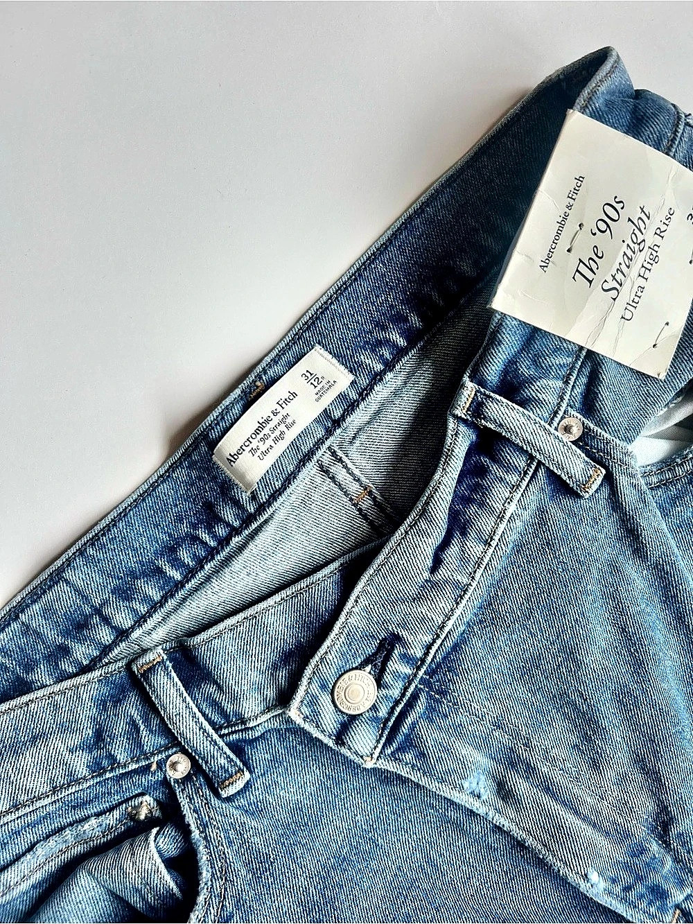 Abercrombie & Fitch The '90s Straight Ultra High Rise Straight Leg Jeans in Blue
